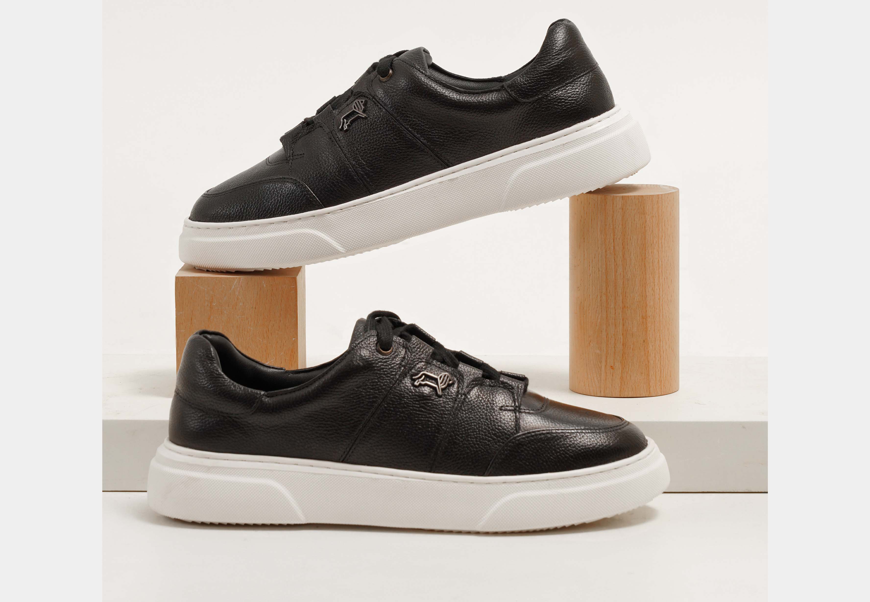 vasco | black pebble