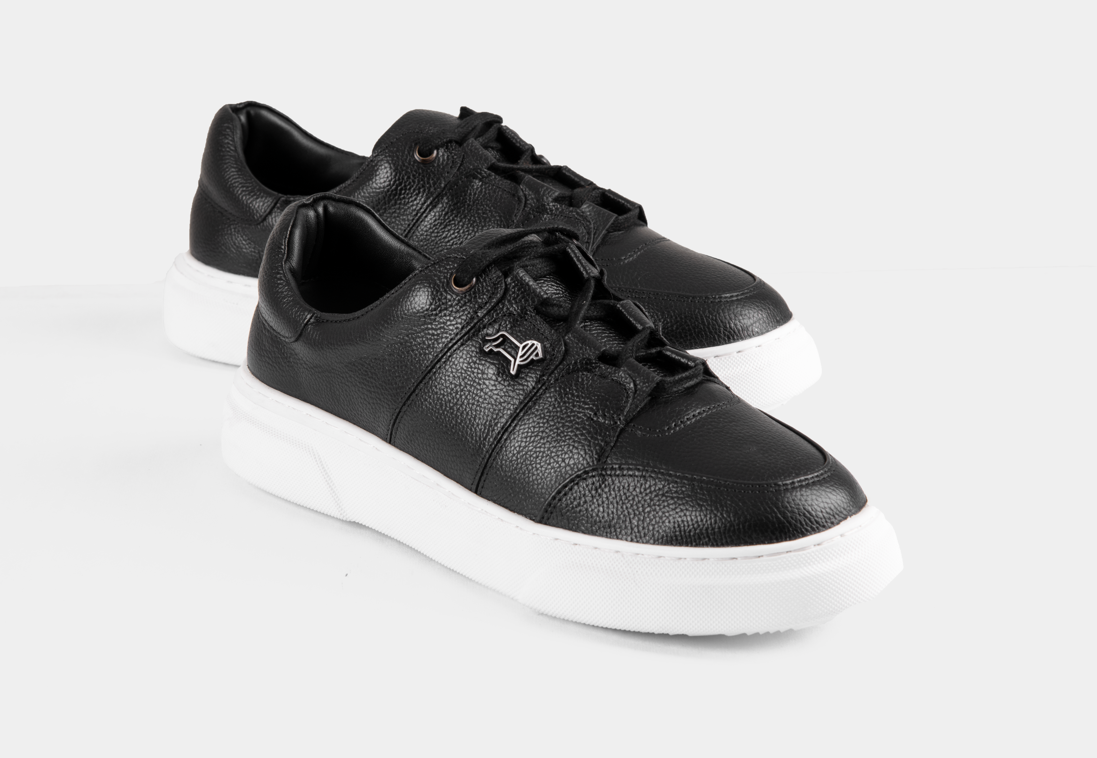 vasco | black pebble