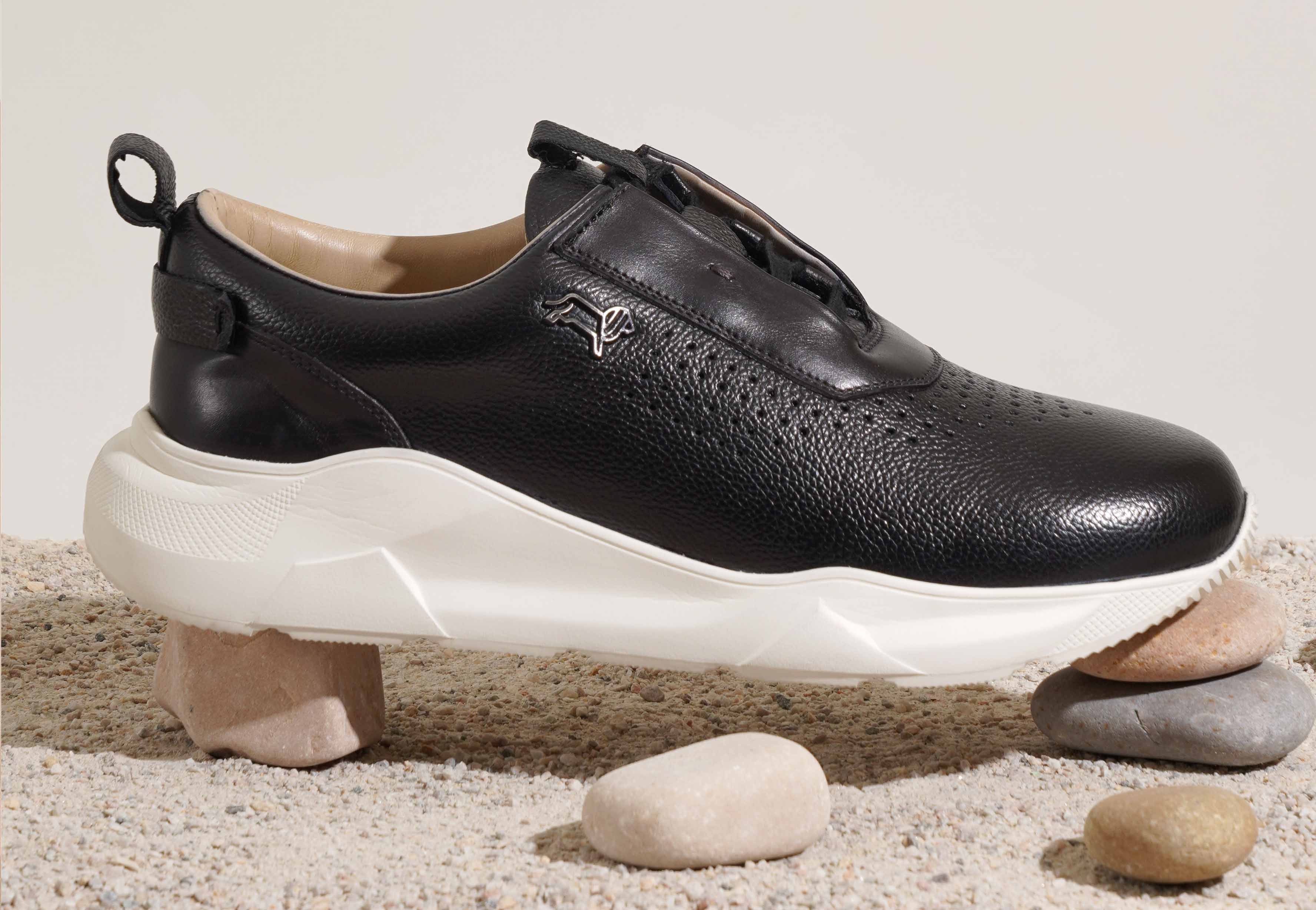 Arine Black | Leather Sneaker