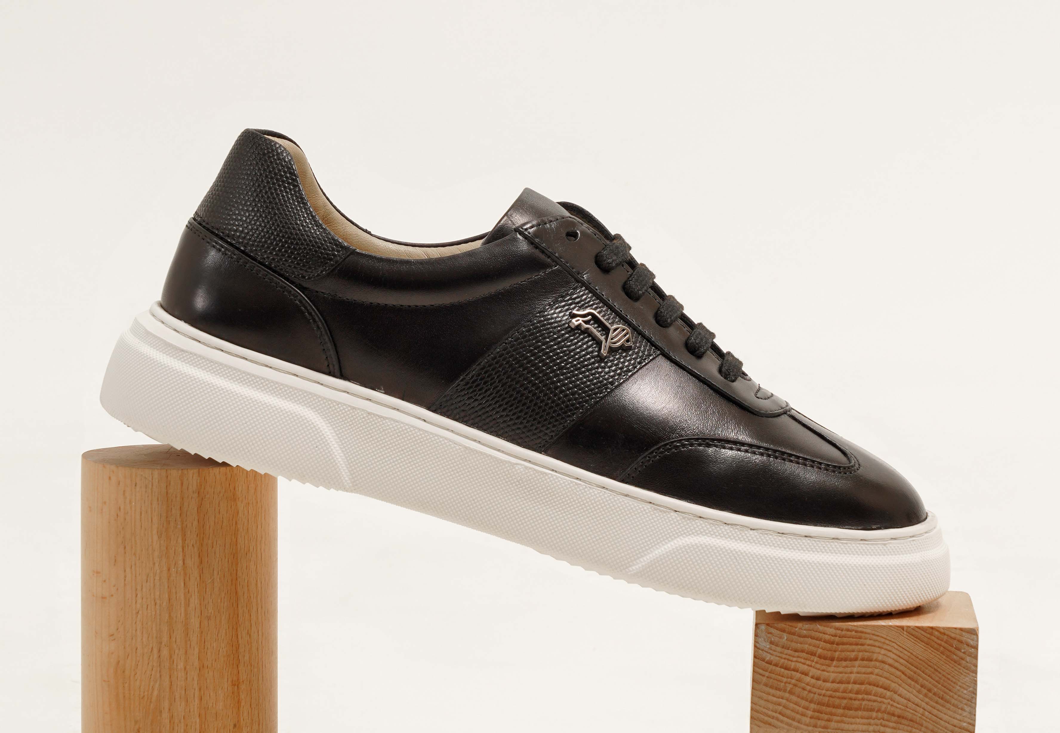 Iniego Black