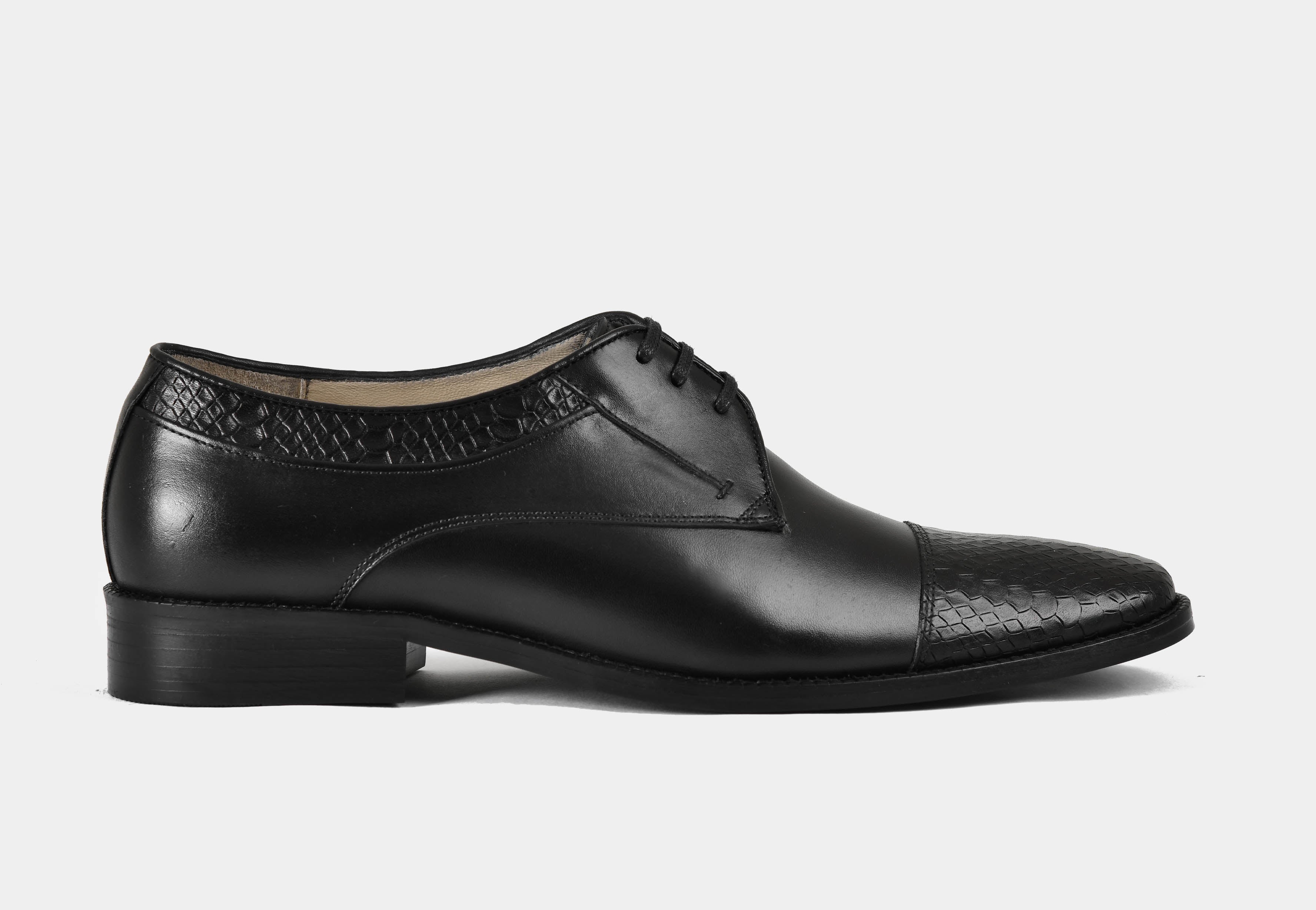 ALVARO | BLACK LACEUP