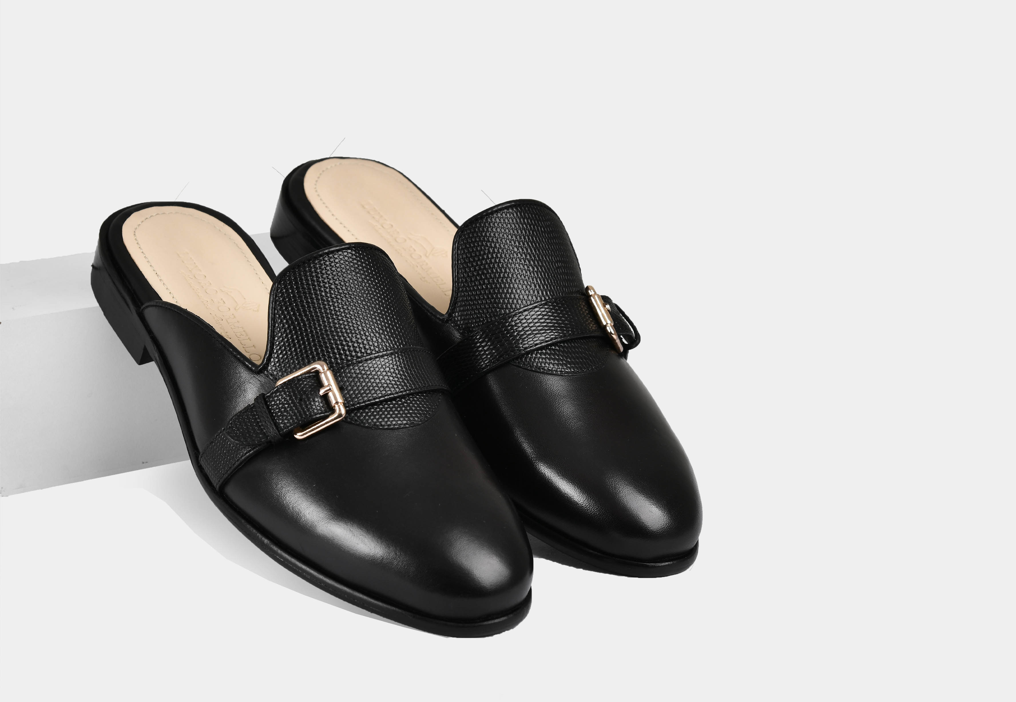 MULE | BLACK SINGLE BUCKLE (Sale)