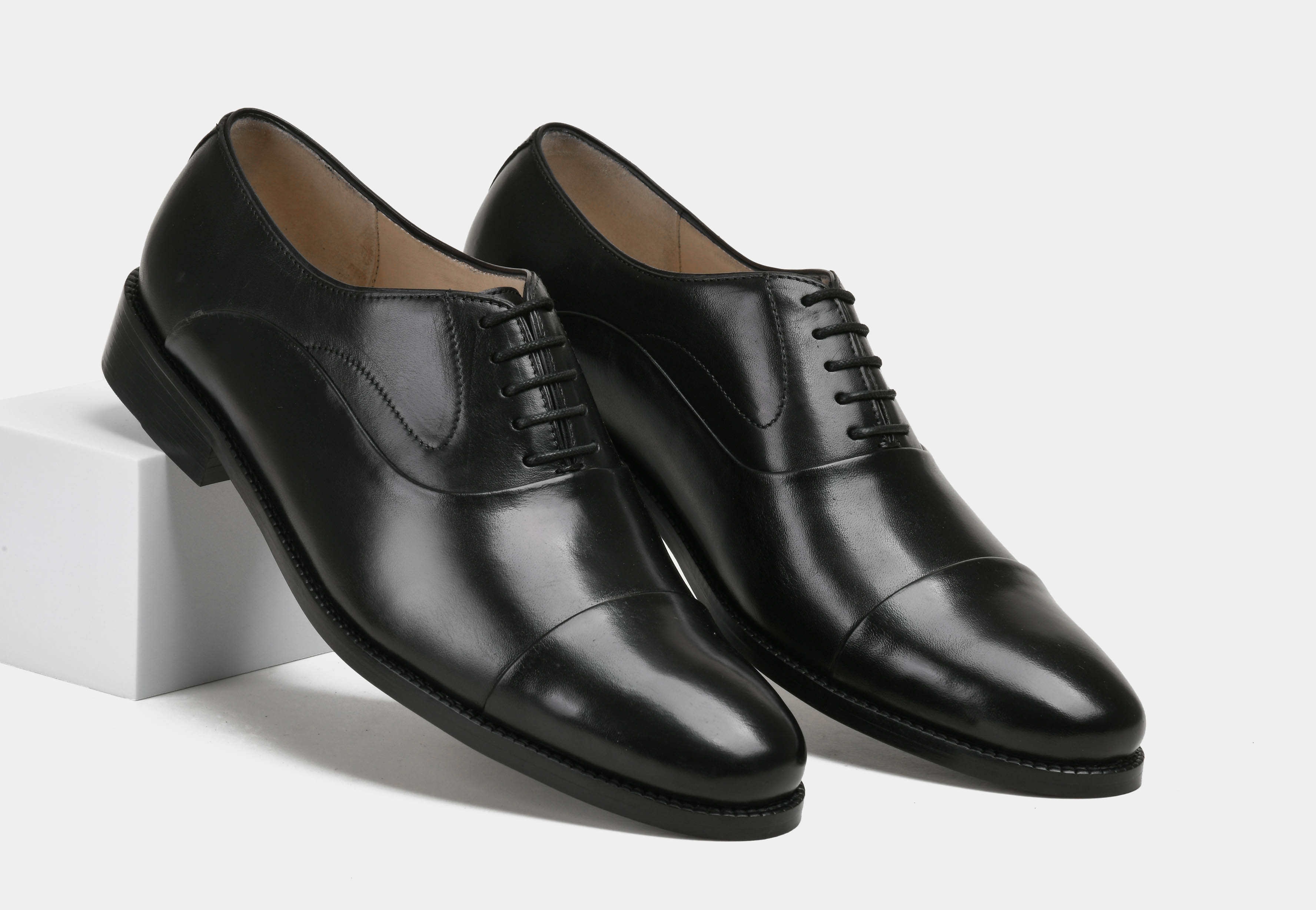 RENATO | MEN BLACK CAP-TOE OXFORDS