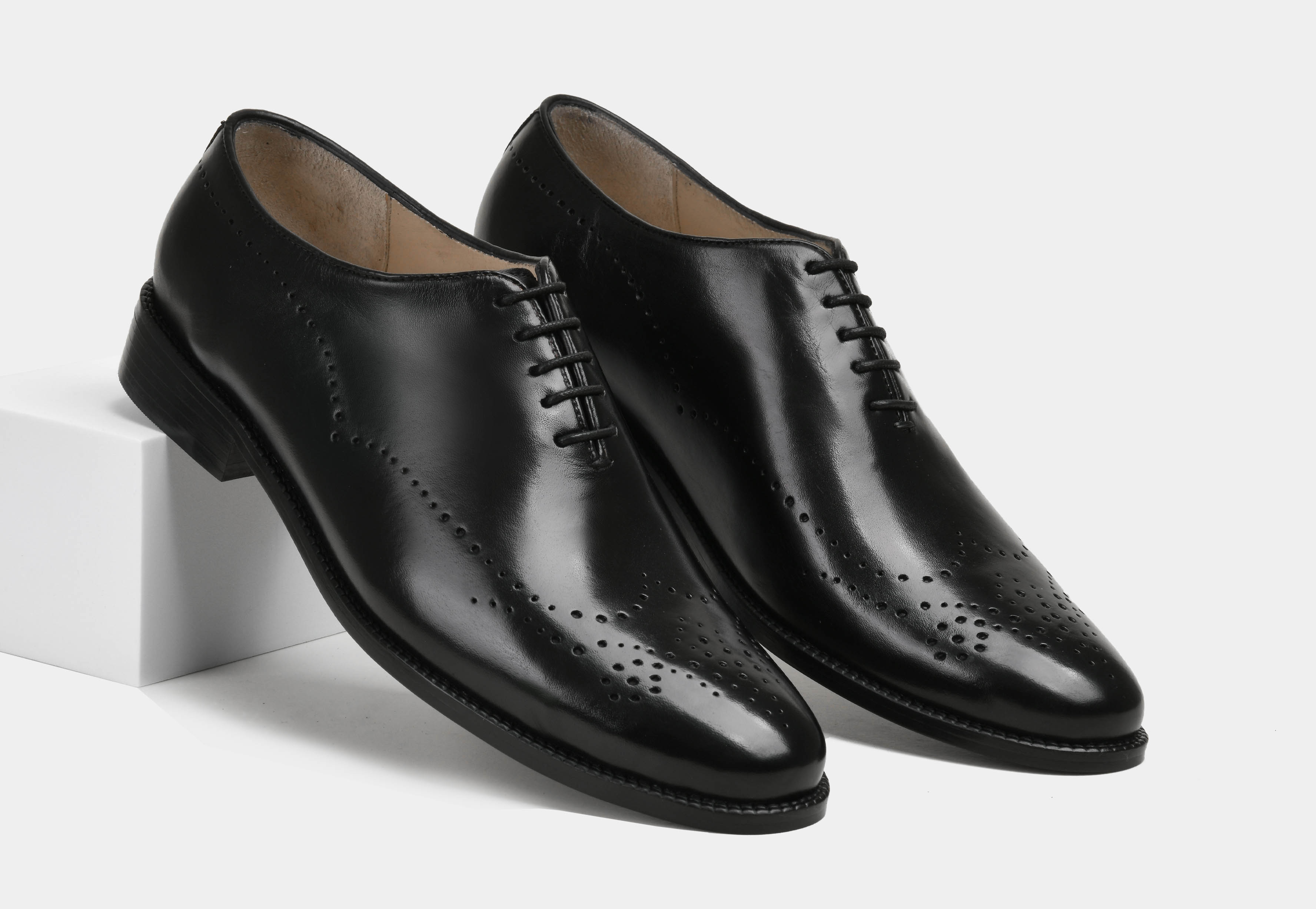 VITTORIO | MEN BLACK WHOLECUT BROGUES