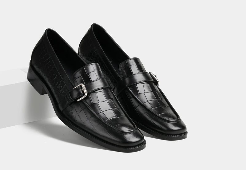 KLEIN | MEN BUCKLE STRAP LOAFERS IN CROC BLACK