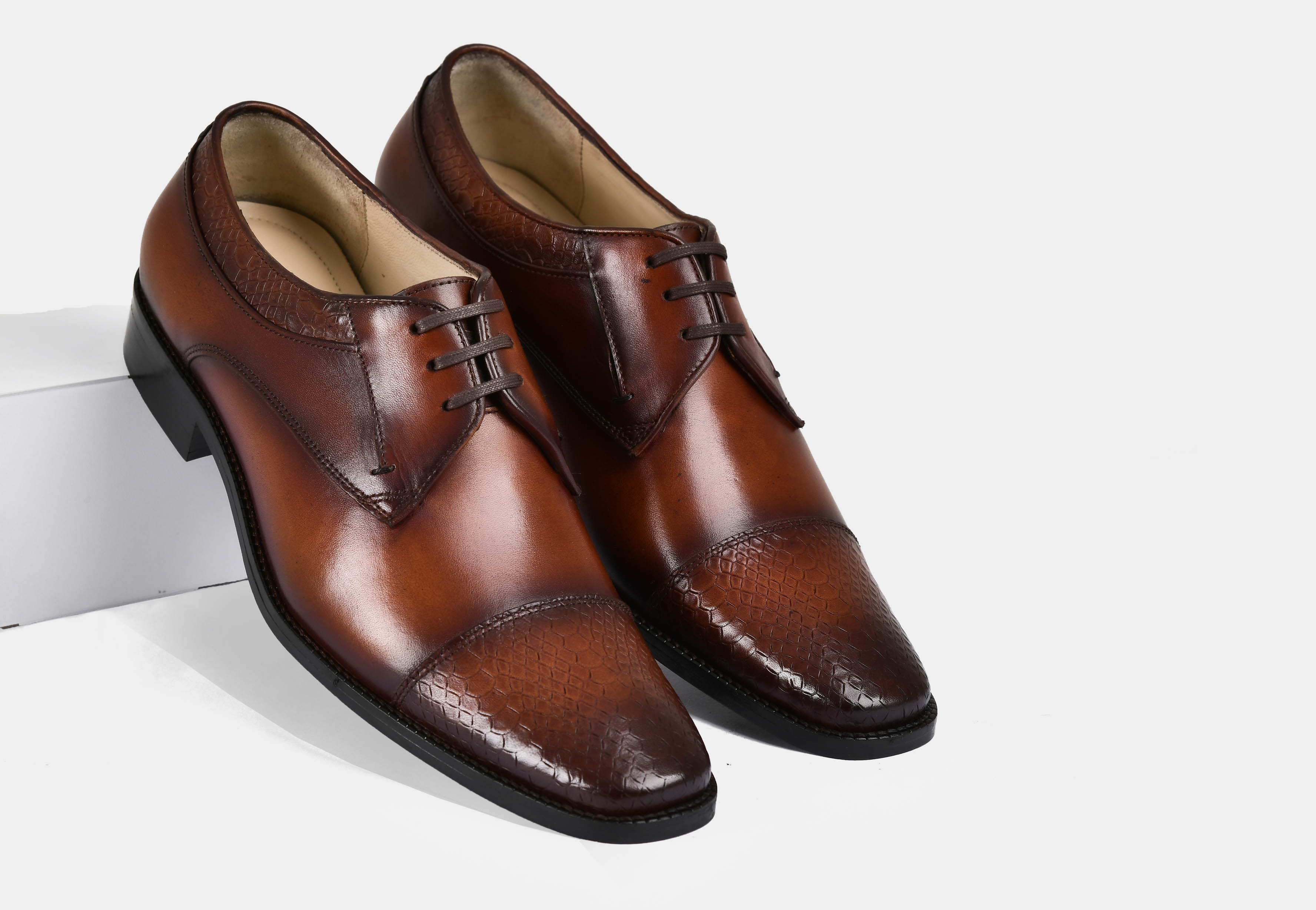 Alvaro | Cognac Laceup