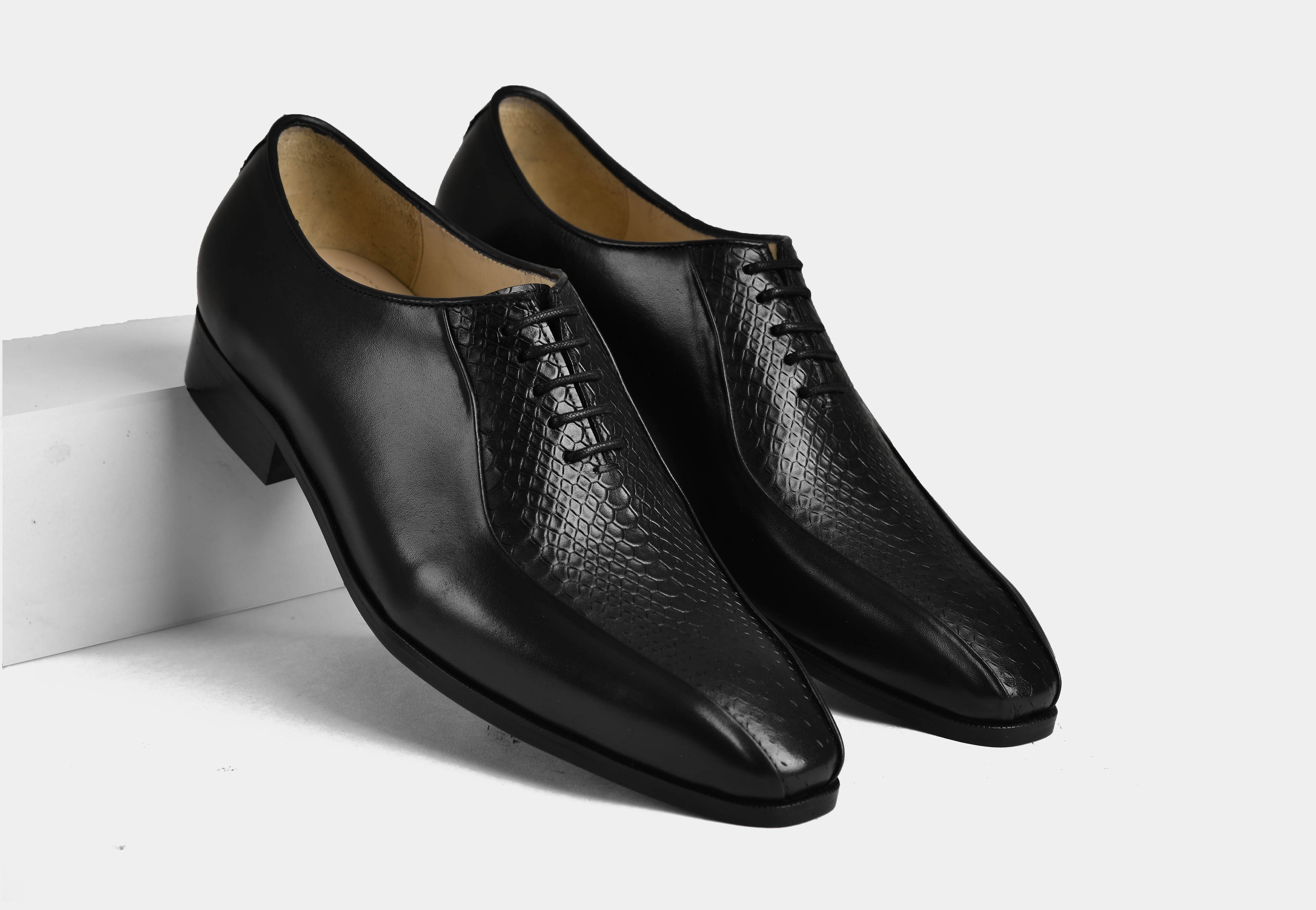 ARMANDO BLACK